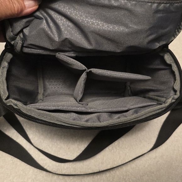 NEW, NEVER used DJI Mini 2 drone sholder bag. - Picture 5 of 6